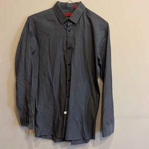 Hugo boss men’s slim fit long sleeve button down. Very clean barely worn